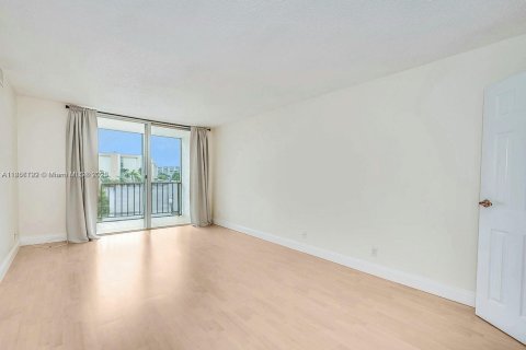 Copropriété à louer à Hallandale Beach, Floride: 2 chambres, 85.84 m2 № 1938848 - photo 8