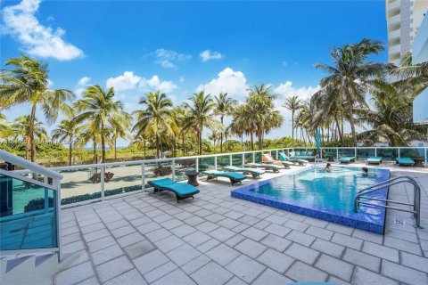 Condo in Surfside, Florida, 1 bedroom  № 1862292 - photo 21