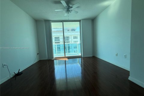 Condo in Surfside, Florida, 1 bedroom  № 1862292 - photo 6