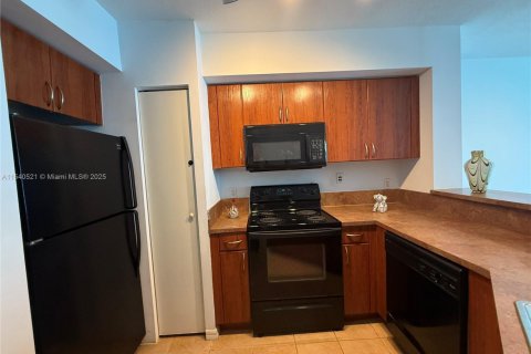 Condo in Surfside, Florida, 1 bedroom  № 1862292 - photo 10