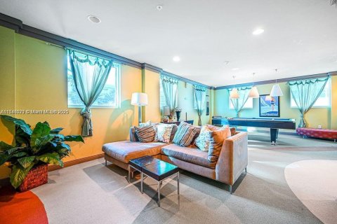 Condo in Surfside, Florida, 1 bedroom  № 1862292 - photo 29