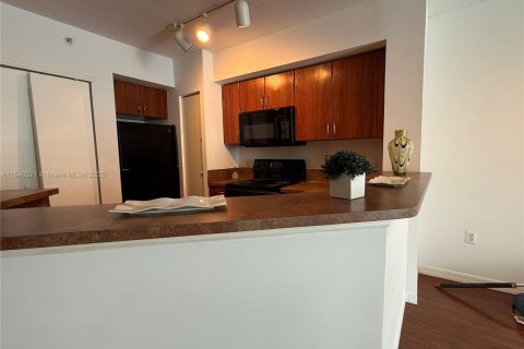 Condo in Surfside, Florida, 1 bedroom  № 1862292 - photo 8