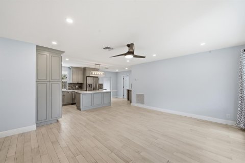 House in Fort Lauderdale, Florida 3 bedrooms, 116.13 sq.m. № 2246321 - photo 10