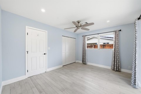 House in Fort Lauderdale, Florida 3 bedrooms, 116.13 sq.m. № 2246321 - photo 21