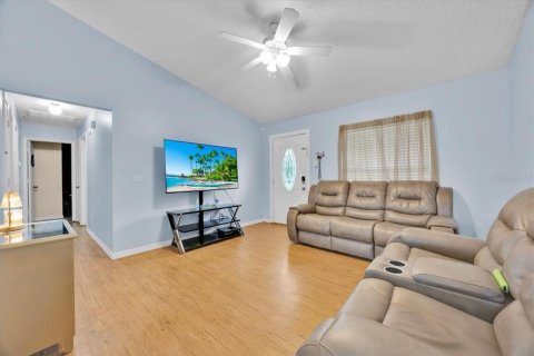 House in Winter Haven, Florida 3 bedrooms, 88.26 sq.m. № 1907883 - photo 3