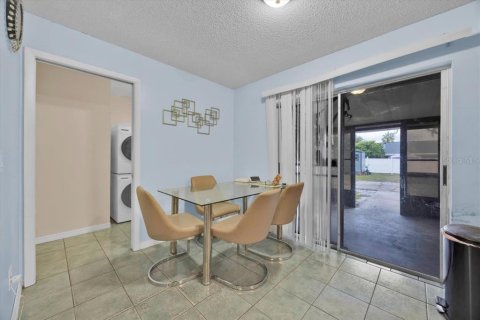 House in Winter Haven, Florida 3 bedrooms, 88.26 sq.m. № 1907883 - photo 5