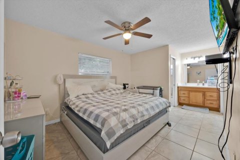 House in Winter Haven, Florida 3 bedrooms, 88.26 sq.m. № 1907883 - photo 9