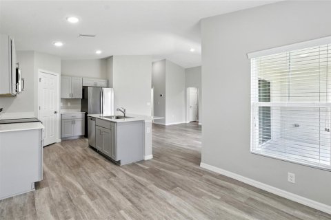 Casa en venta en Lakeland, Florida, 3 dormitorios, 126.16 m2 № 1903124 - foto 4