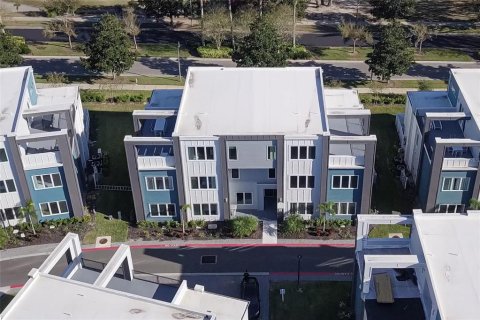 Condominio en venta en Kissimmee, Florida, 5 dormitorios, 244.33 m2 № 1529709 - foto 2