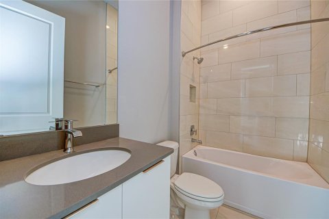 Condominio en venta en Kissimmee, Florida, 5 dormitorios, 244.33 m2 № 1529709 - foto 19