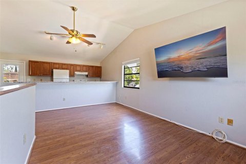 House in Palm Harbor, Florida 3 bedrooms, 153.85 sq.m. № 2107219 - photo 2
