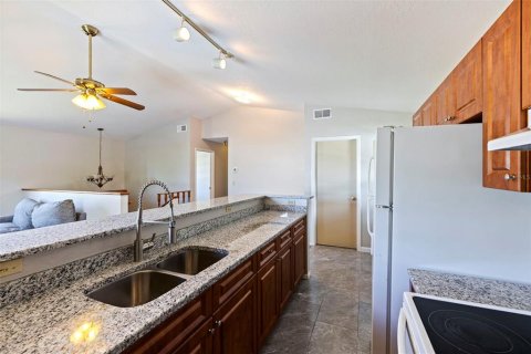 House in Palm Harbor, Florida 3 bedrooms, 153.85 sq.m. № 2107219 - photo 3