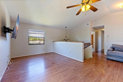 House in Palm Harbor, Florida 3 bedrooms, 153.85 sq.m. № 2107219 - photo 13
