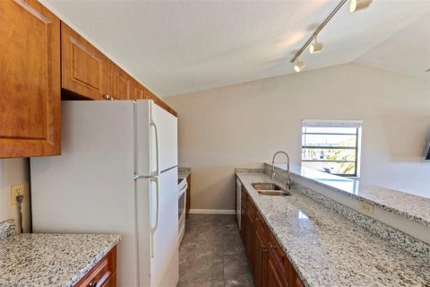 House in Palm Harbor, Florida 3 bedrooms, 153.85 sq.m. № 2107219 - photo 8