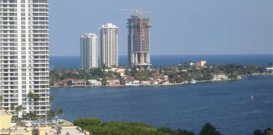 Condo in Aventura, Florida, 2 bedrooms  № 2255061