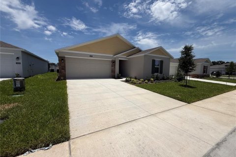 House in Davenport, Florida 4 bedrooms, 169.45 sq.m. № 2217022