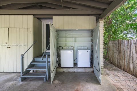 Apartamento en alquiler en Coral Gables, Florida, 3 dormitorios, 322.19 m2 № 2027531 - foto 9