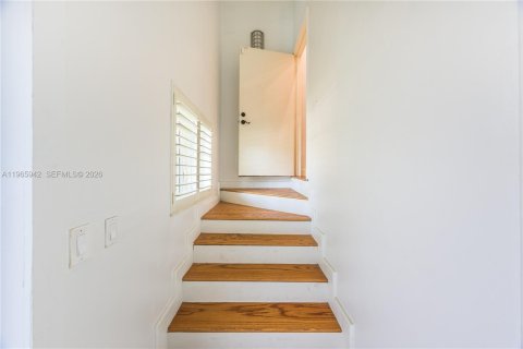 Apartamento en alquiler en Coral Gables, Florida, 3 dormitorios, 322.19 m2 № 2027531 - foto 10