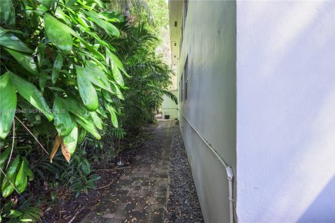 Apartamento en alquiler en Coral Gables, Florida, 3 dormitorios, 322.19 m2 № 2027531 - foto 4