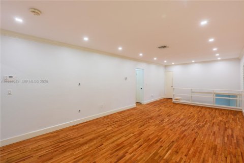 Apartamento en alquiler en Coral Gables, Florida, 3 dormitorios, 322.19 m2 № 2027531 - foto 12