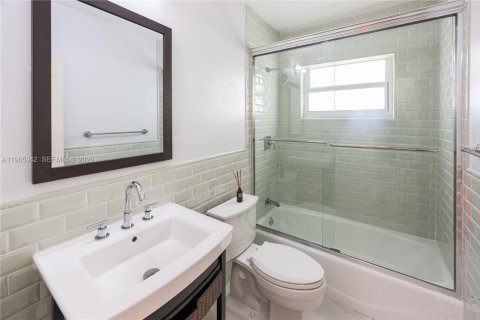 Apartamento en alquiler en Coral Gables, Florida, 3 dormitorios, 322.19 m2 № 2027531 - foto 15