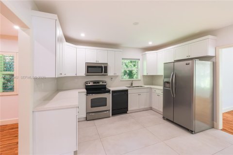 Apartamento en alquiler en Coral Gables, Florida, 3 dormitorios, 322.19 m2 № 2027531 - foto 17