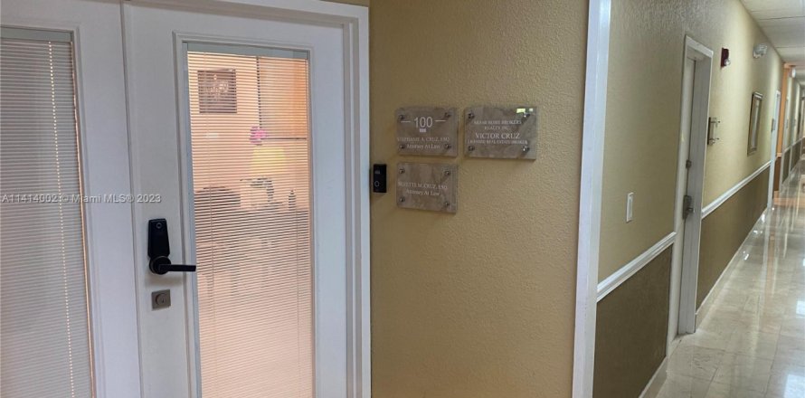 Oficina en Miami Lakes, Florida № 591380