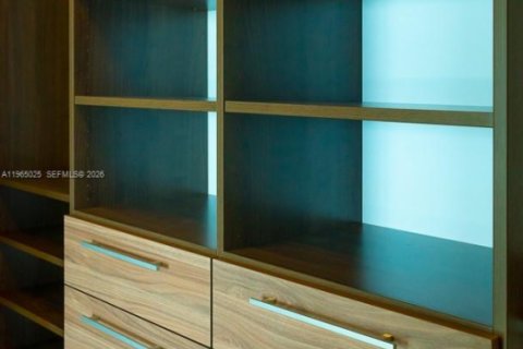 Condo in Miami, Florida, 2 bedrooms  № 2026362 - photo 13