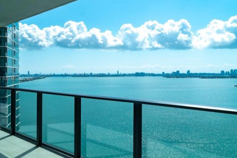 Condo in Miami, Florida, 2 bedrooms  № 2026362 - photo 2