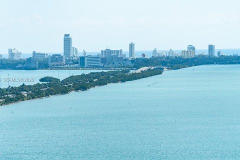 Condo in Miami, Florida, 2 bedrooms  № 2026362 - photo 21