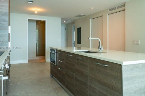 Condo in Miami, Florida, 2 bedrooms  № 2026362 - photo 5