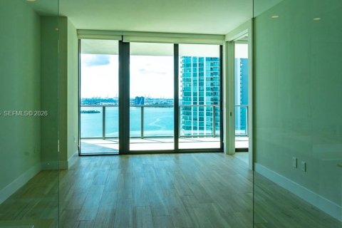 Condo in Miami, Florida, 2 bedrooms  № 2026362 - photo 8