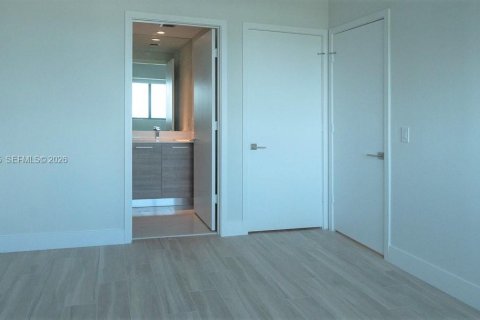 Condo in Miami, Florida, 2 bedrooms  № 2026362 - photo 16