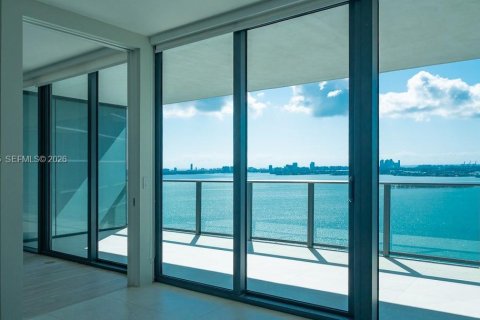 Condo in Miami, Florida, 2 bedrooms  № 2026362 - photo 3