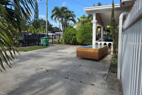 House in Miami, Florida 3 bedrooms, 75.81 sq.m. № 1828280 - photo 23