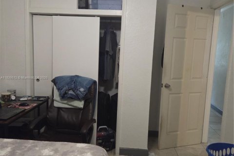 House in Miami, Florida 3 bedrooms, 75.81 sq.m. № 1828280 - photo 15