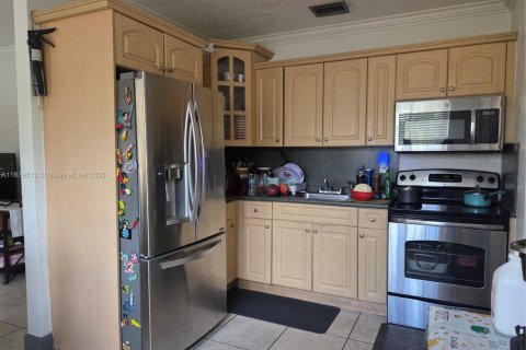 House in Miami, Florida 3 bedrooms, 75.81 sq.m. № 1828280 - photo 8