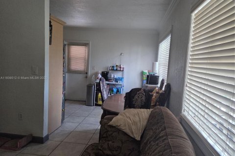 House in Miami, Florida 3 bedrooms, 75.81 sq.m. № 1828280 - photo 10