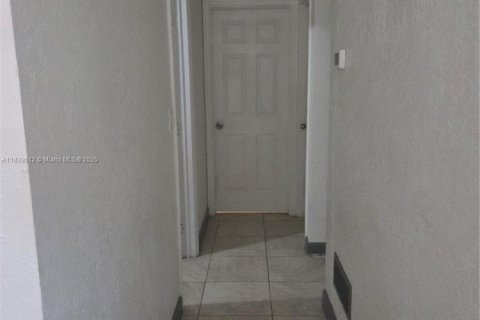 House in Miami, Florida 3 bedrooms, 75.81 sq.m. № 1828280 - photo 18