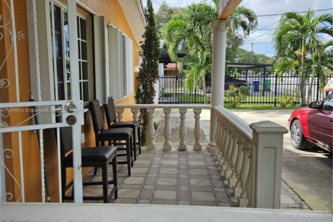 House in Miami, Florida 3 bedrooms, 75.81 sq.m. № 1828280 - photo 6