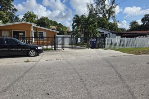 House in Miami, Florida 3 bedrooms, 75.81 sq.m. № 1828280 - photo 3