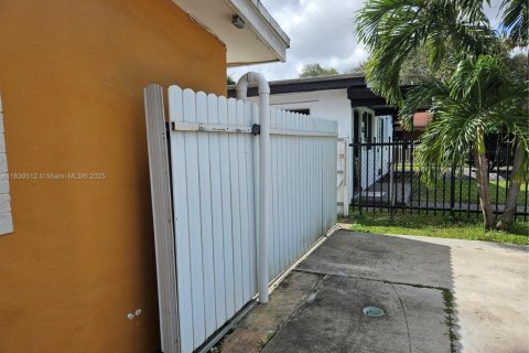 House in Miami, Florida 3 bedrooms, 75.81 sq.m. № 1828280 - photo 7