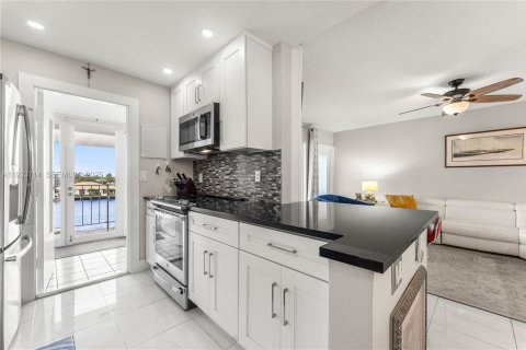 Condo in Pompano Beach, Florida, 2 bedrooms  № 2053896 - photo 7