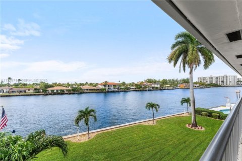 Condo in Pompano Beach, Florida, 2 bedrooms  № 2053896 - photo 29