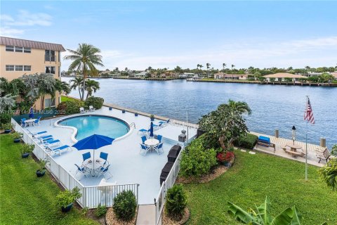 Condo in Pompano Beach, Florida, 2 bedrooms  № 2053896 - photo 30