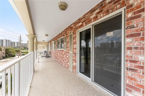 Condo in Pompano Beach, Florida, 2 bedrooms  № 2053896 - photo 27
