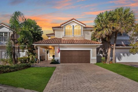 Casa en venta en Miami, Florida, 4 dormitorios, 224.08 m2 № 1972152 - foto 1