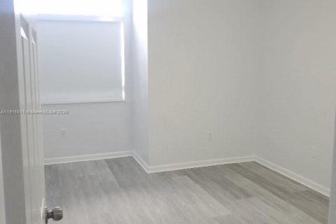 Casa en venta en Miami, Florida, 4 dormitorios, 224.08 m2 № 1972152 - foto 14