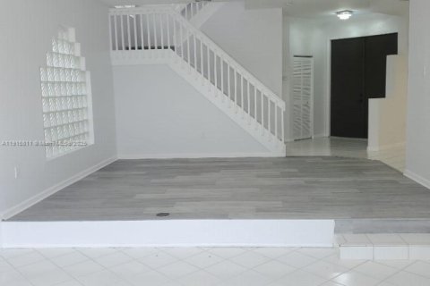 Casa en venta en Miami, Florida, 4 dormitorios, 224.08 m2 № 1972152 - foto 7
