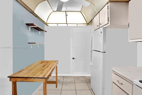 Condo in Miami, Florida, 1 bedroom  № 2038974 - photo 7